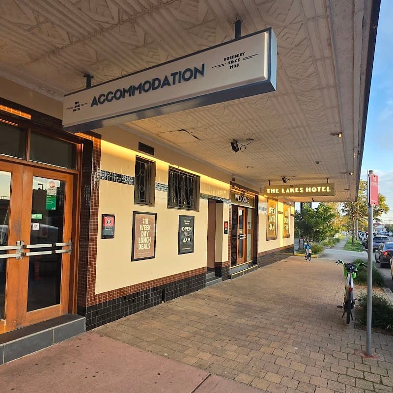 Lakes Hotel