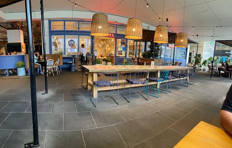 RASHAYS - Macarthur Square